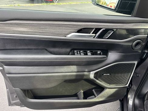 Certified 2024 Jeep Wagoneer L Series III w/ Flexible Seating Group image 25