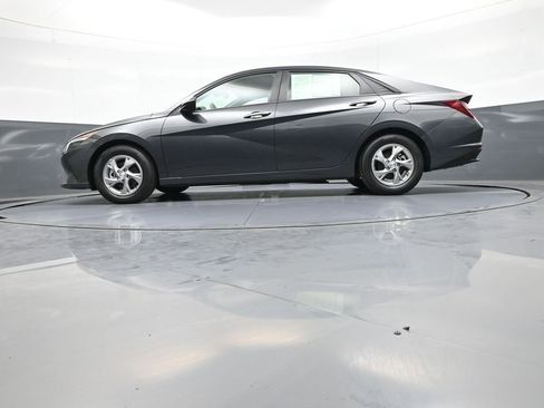 Certified 2021 Hyundai Elantra SE FWD image 32