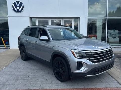 Used 2024 Volkswagen Atlas SE w/ Black Wheel Package AWD/4WD image 1