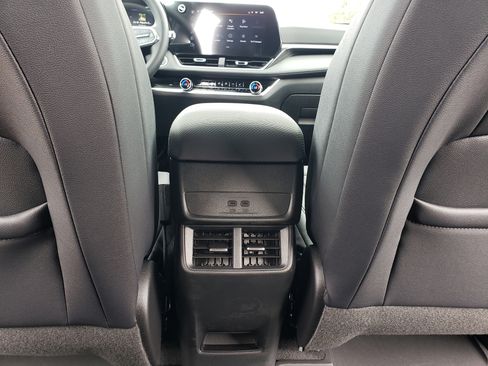 New 2026 Chevrolet Equinox LT w/ Convenience Package II FWD image 34