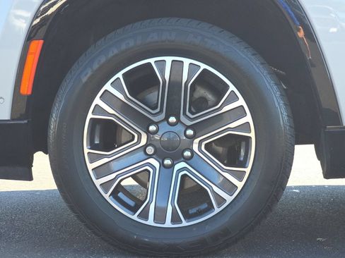 Used 2022 Jeep Wagoneer Series III w/ Convenience Group I AWD/4WD image 27