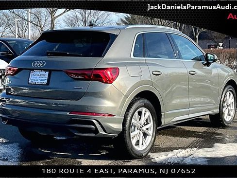Used 2023 Audi Q3 2.0T Premium w/ Convenience Package image 2