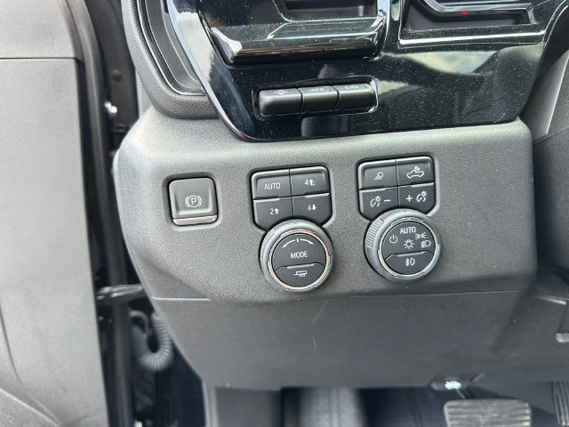 Used 2024 Chevrolet Silverado 2500 ZR2 w/ Technology Package AWD/4WD image 19