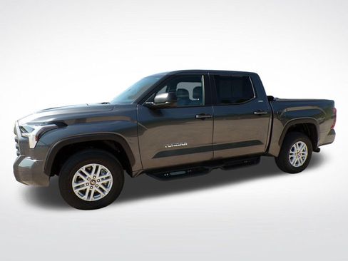 Used 2025 Toyota Tundra SR5 w/ SR5 Premium Package AWD/4WD image 3