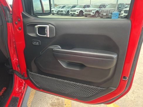 Used 2020 Jeep Gladiator Rubicon w/ Cold Weather Group image 10