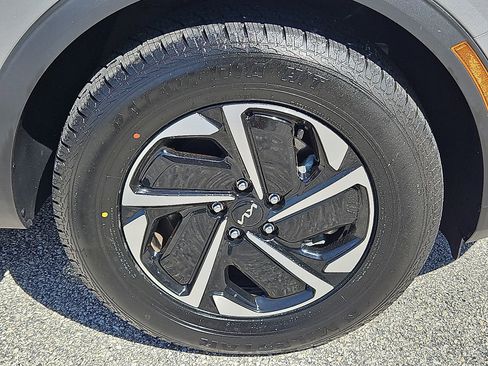 Used 2023 Kia Sportage LX image 8