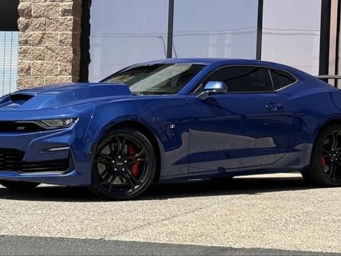 Used 2021 Chevrolet Camaro SS RWD image 3