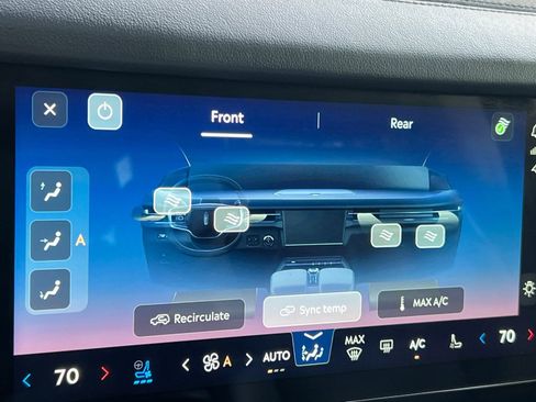 Certified 2025 Lincoln Navigator L Reserve image 22