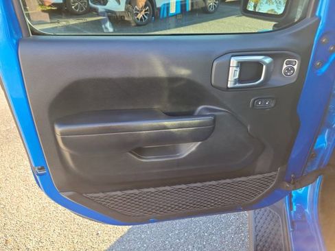 Used 2021 Jeep Gladiator Willys image 21