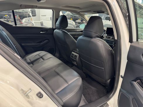 Used 2023 Nissan Altima 2.5 SL FWD image 11