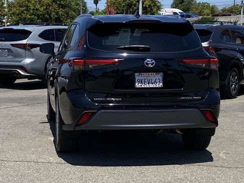 Used 2024 Toyota Highlander Limited AWD/4WD image 42