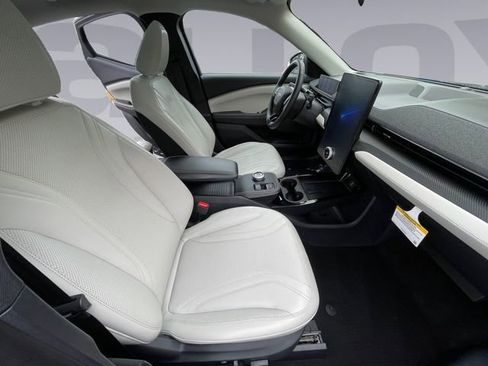 Used 2022 Ford Mustang Mach-E Premium image 17