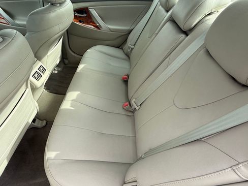 Used 2011 Toyota Camry XLE image 28