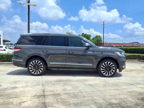 Used 2024 Lincoln Navigator Black Label AWD/4WD image 8
