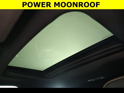 Used 2023 GMC Canyon Denali image 3