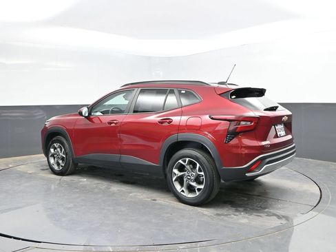 Used 2025 Chevrolet Trax LT FWD image 5