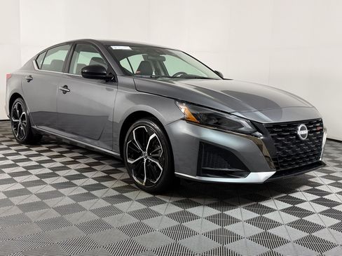 Used 2025 Nissan Altima 2.5 SR FWD image 24