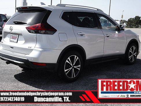 Used 2020 Nissan Rogue SV w/ Premium Package FWD image 5