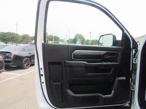 Used 2022 RAM 5500 Tradesman RWD image 13