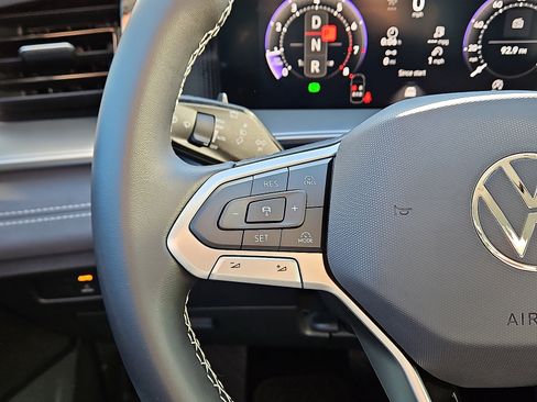 New 2026 Volkswagen Tiguan SE image 16