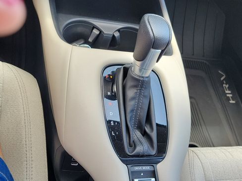 Used 2025 Honda HR-V LX image 27
