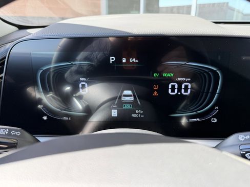 Used 2024 Kia Niro EX Touring image 17