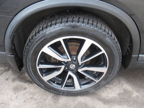 Used 2018 Nissan Rogue AWD image 6