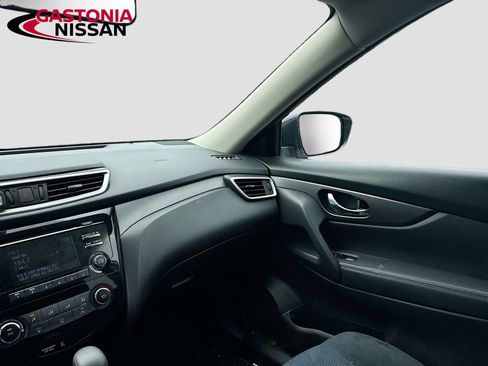 Used 2016 Nissan Rogue S w/ Appearance Package FWD image 29