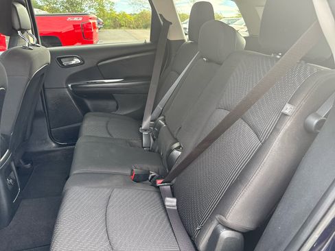 Used 2017 Dodge Journey SXT w/ Comfort/Convenience Group image 14