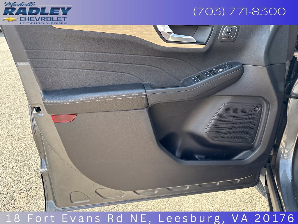 Used 2022 Ford Escape Titanium w/ Titanium Elite Package AWD/4WD image 12