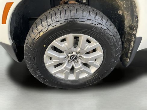 Used 2022 Nissan Frontier SV w/ Technology Package image 10