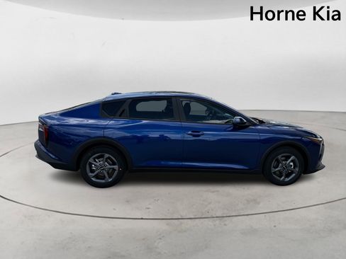 New 2025 Kia K4 LXS image 3