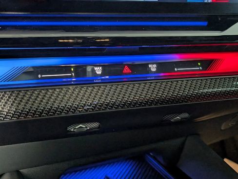 Used 2025 BMW M5 w/ Executive Package image 34