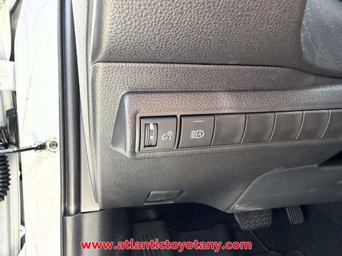 Used 2025 Toyota Corolla LE FWD image 20