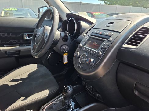 Used 2012 Kia Soul + w/ Audio Pkg FWD image 17