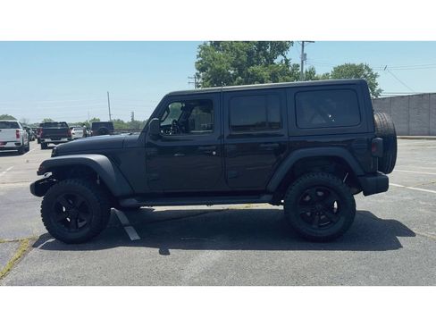 Used 2020 Jeep Wrangler Unlimited Sahara AWD/4WD image 5