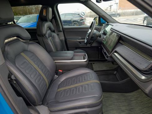 Used 2024 Rivian R1S Adventure image 33