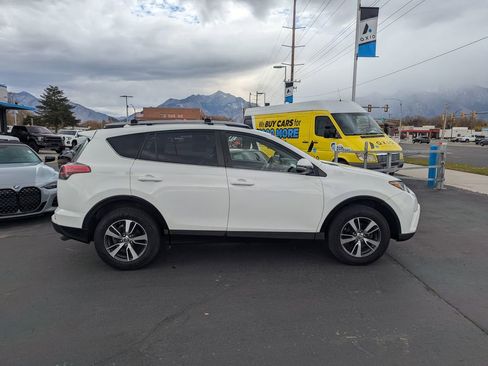 Used 2018 Toyota RAV4 XLE image 2