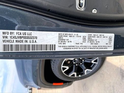 New 2025 Jeep Wagoneer Series II image 17