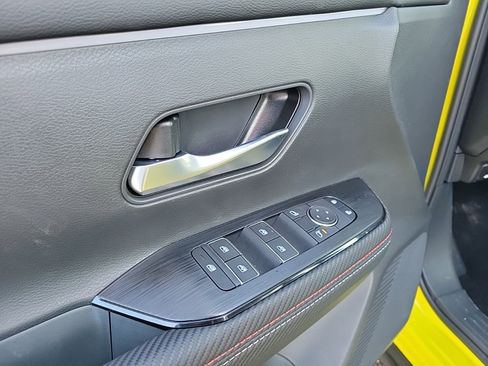 Used 2025 Nissan Kicks SR image 18