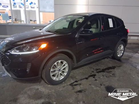 Used 2020 Ford Escape SE image 2