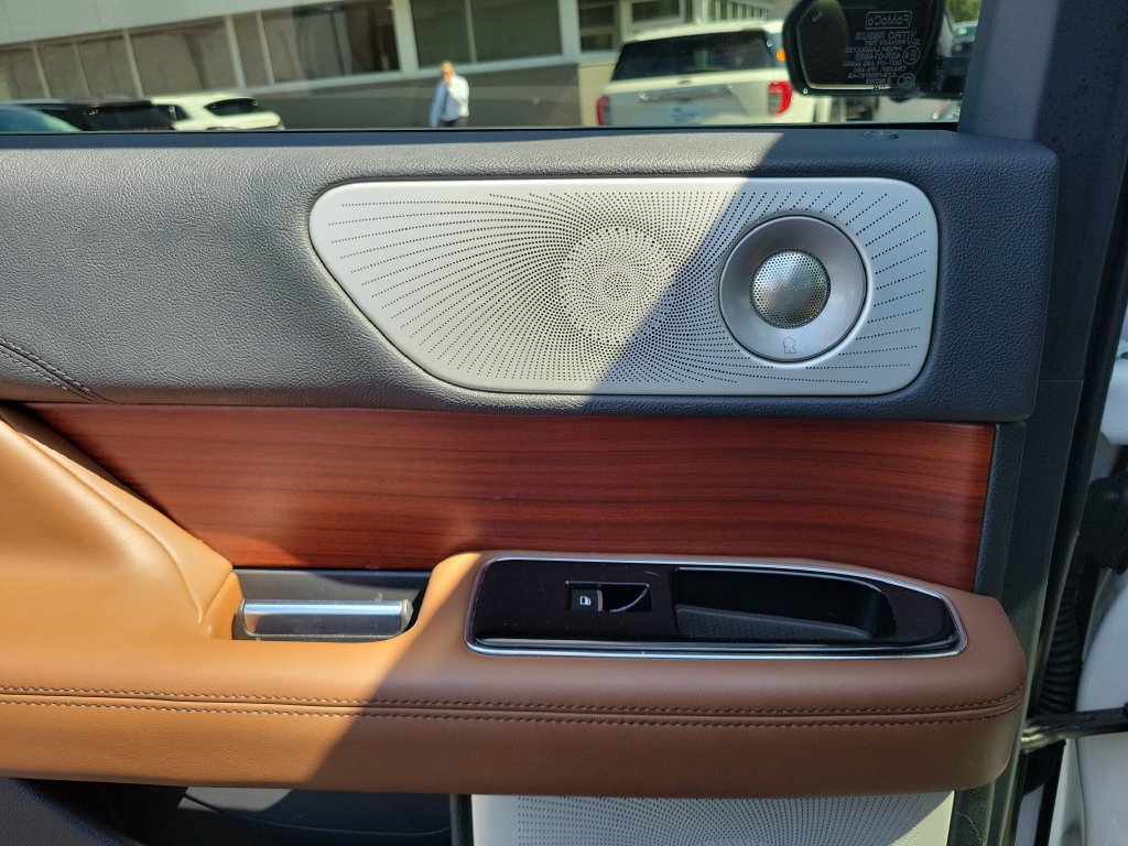 Used 2022 Lincoln Navigator L Reserve AWD/4WD image 15