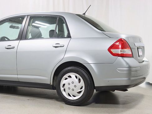 Used 2011 Nissan Versa 1.8 S FWD image 10