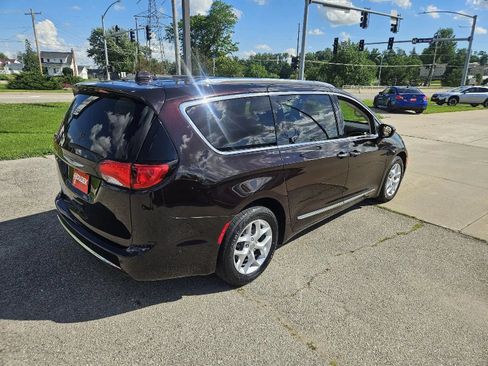 Used 2017 Chrysler Pacifica Touring-L Plus w/ Advanced Safetytec Group FWD image 6