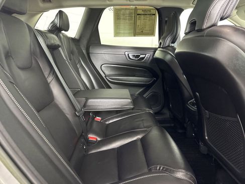 Used 2022 Volvo XC60 B5 Inscription image 26