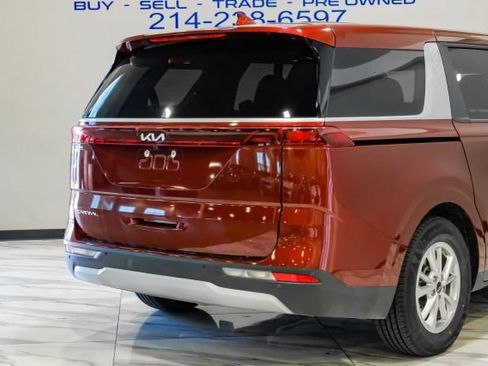 Used 2023 Kia Carnival LX FWD image 12