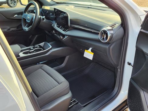 New 2026 Chevrolet Equinox LT image 9