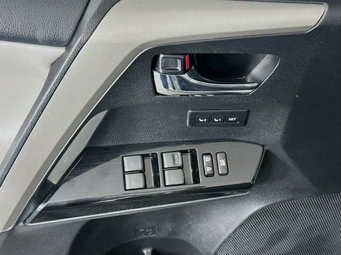 Used 2018 Toyota RAV4 Limited image 15