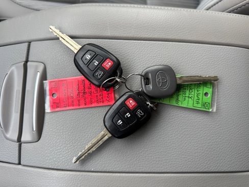 Used 2018 Toyota Highlander Plus image 38