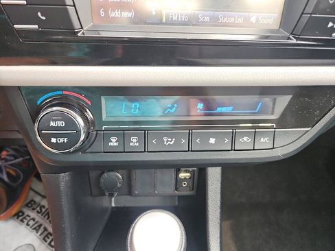 Used 2016 Toyota Corolla LE FWD image 31